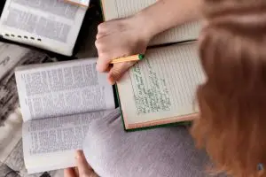 Woman studies the Apologetics, using the Bible.